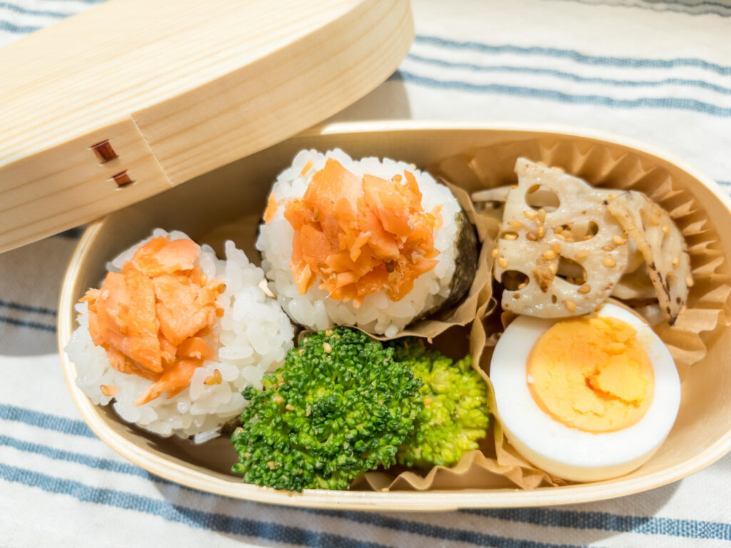 Salmon flakes bento