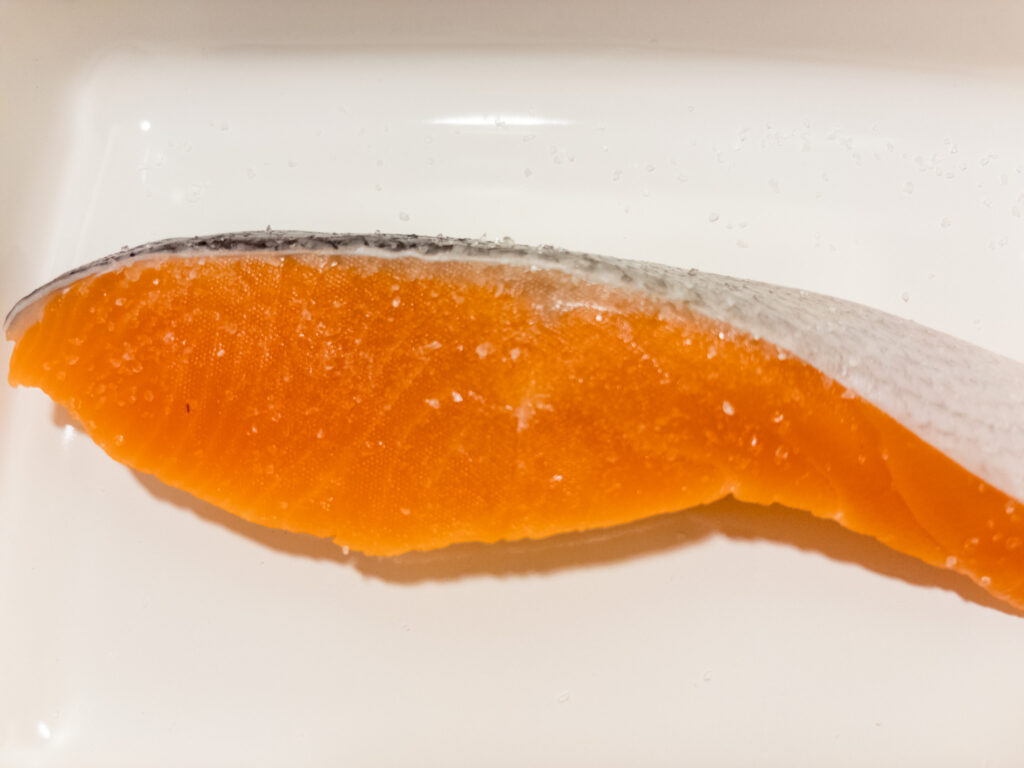 Salmon flakes onigiri filling
