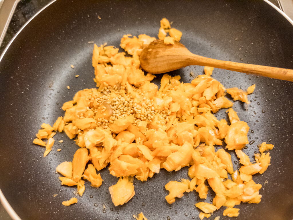 Salmon flakes onigiri filling