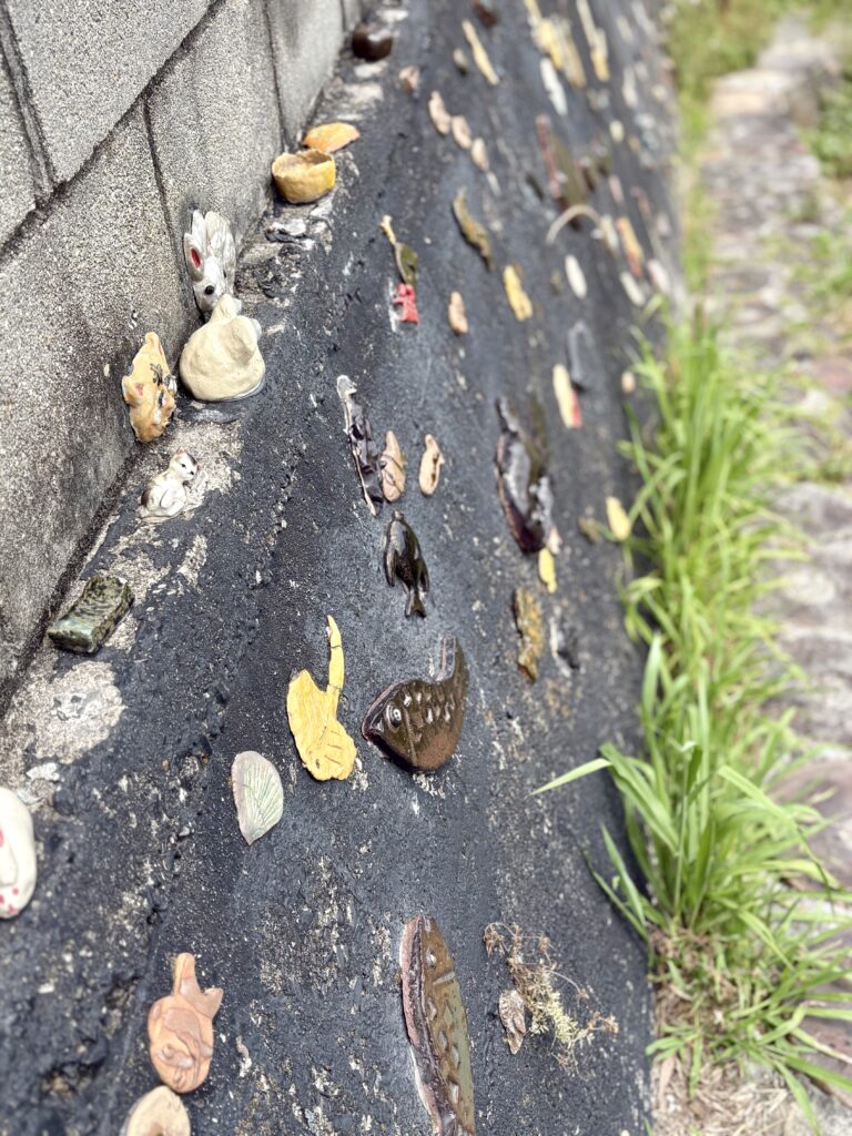 Tokoname-pottery-footpath