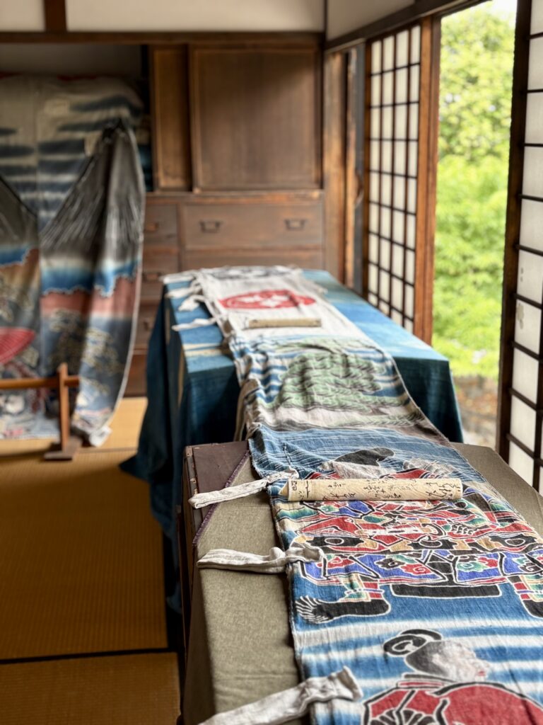Tokoname-pottery-footpath