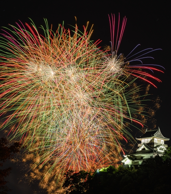 Inuyama-fireworks-inuyama-castle