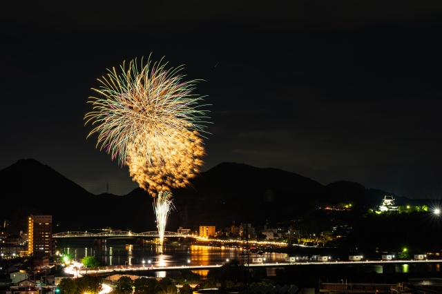 Inuyama-fireworks-inuyama-castle